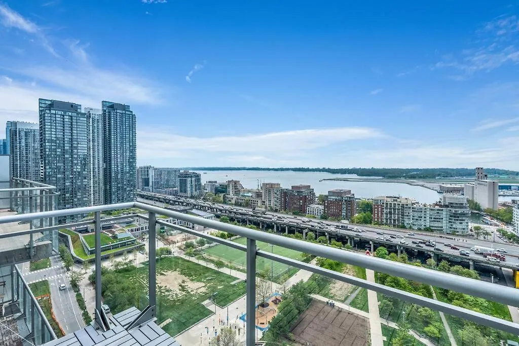 Apartment Stylish Suites - Free Parking & Lake View Toronto Canada